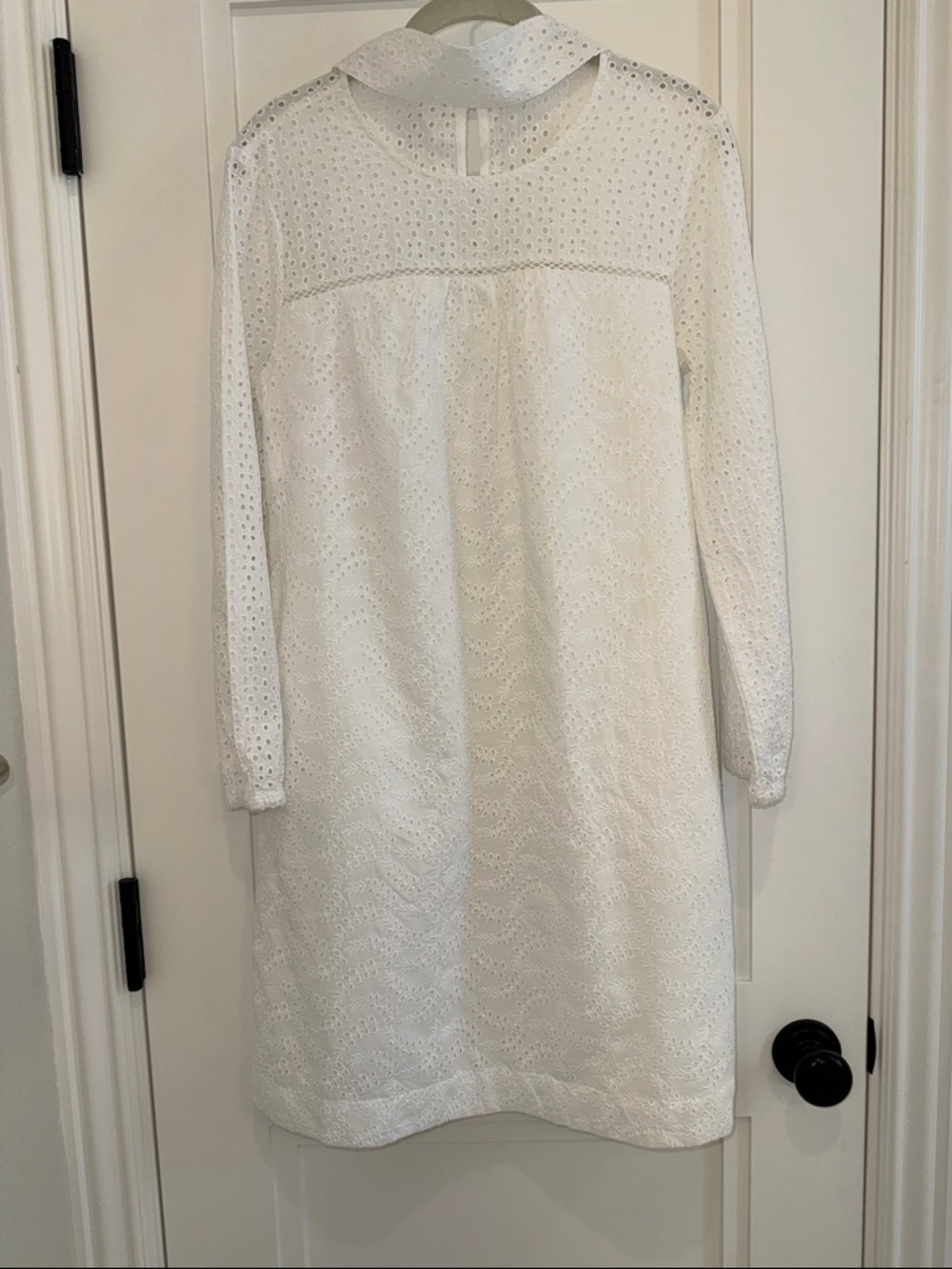GAP! White BEAUTIFUL Eyelet Long-Sleeve Shift Dress WITH MATCHING EYELET BELT!